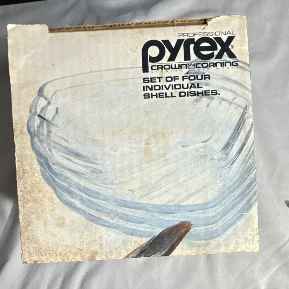 Pyrex Set of 4 Clear Glass Shell Dishes 5345 Boxed Made in France Open Box